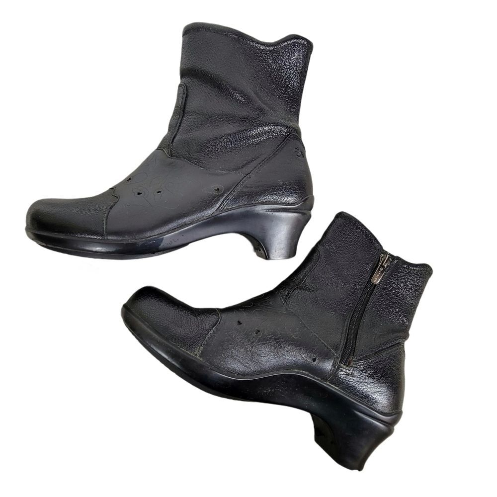 Aravon Women's Maeve Pebbled Leather black Perforated bootie shoes Size 7.5